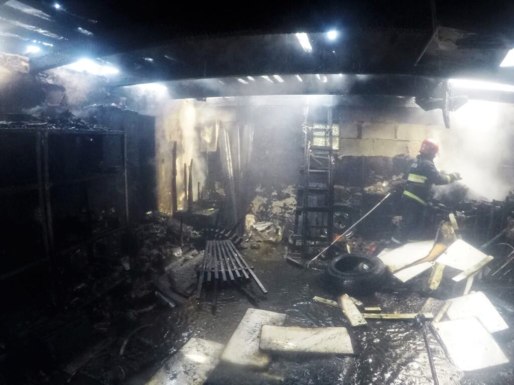 Пожар в гараже Барановичи ул. Грушевая